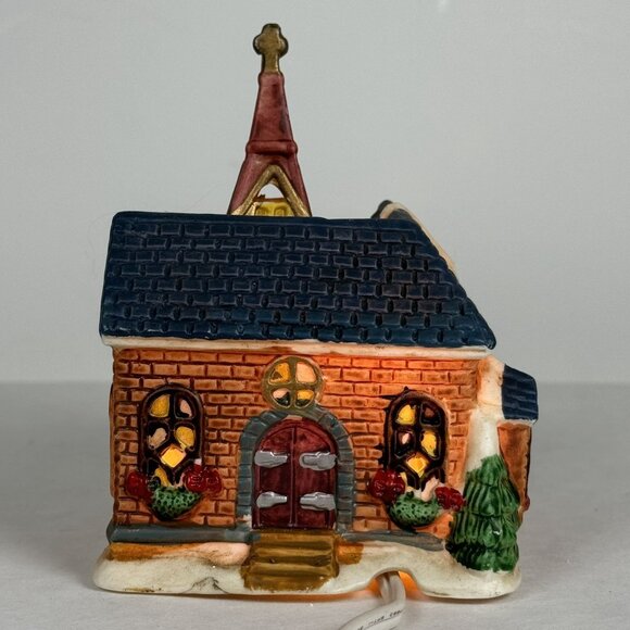 Vintage Ceramic Light-Up Christmas Village Church Chapel Wreath Snow Small 5" - Picture 3 of 14